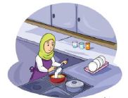 تطبخ الأم الطعام.